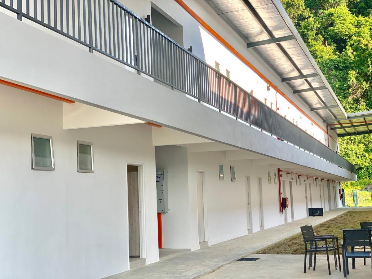 The Sassy House Hostel Pantai Cenang  Buitenkant foto